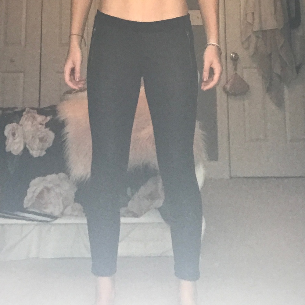 Leggings with zippers